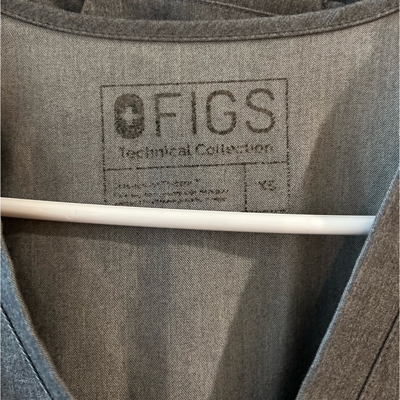 Gently Used Figs Scrub Set - Picture 2 of 4